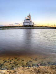 Obraz premium Church of the Holy God's builders at sunset against the backdrop of a clear sky 6