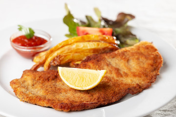Wiener Schnitzel auf einem Teller