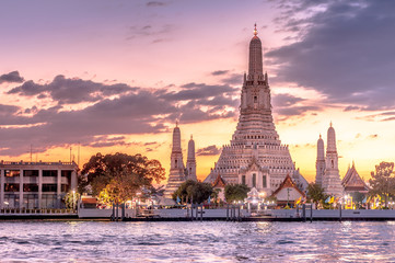 Beautiful sunset with Wat Arun (Temple of Dawn) in Bangkok, Thailand