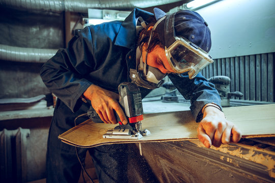 Man Using Power Tool Bilder – Durchsuchen 13,120 Archivfotos ...