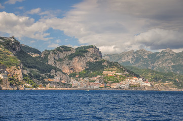 Fototapeta na wymiar Panorama of the town of Amalfi seen from the sea
