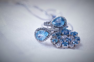 Украшения (подвеска и серьги)