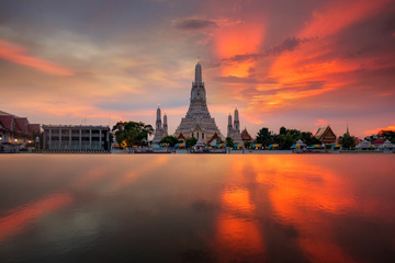 Fototapeta na wymiar Arun temple in Bangkok .