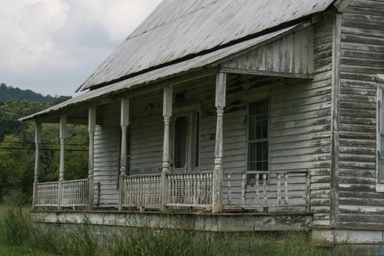 Old abandoned farm house in rural Alabama