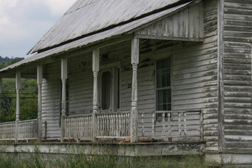 Old abandoned farm house in rural Alabama
