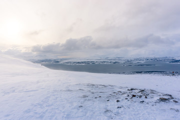 Fjord in Tromsö, Norwegen im Winter