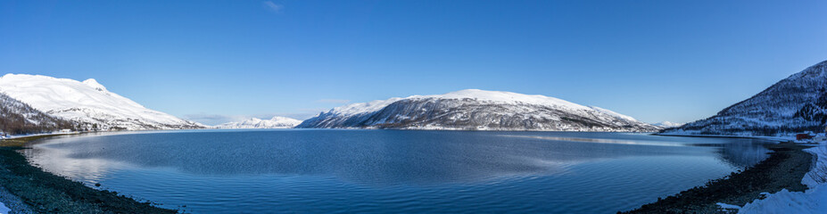 Fototapeta na wymiar Panorama verschneite Winterlandschaft Kaldfjord, Norwegen