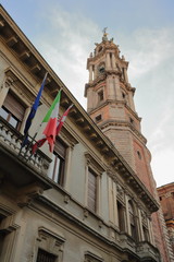 PALAZZO STORICO E CAMPANILE DELLA BASILICA DI SAN GAUDENZIO A NOVARA IN ITALIA