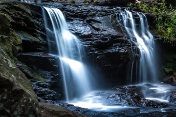 Abwaschbare Fototapete Badezimmer Wasserfall im Wald
