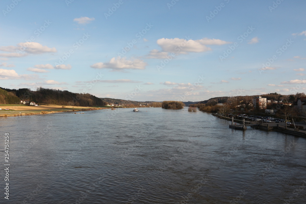 Canvas Prints Blick auf die Donau bei Vilshofen in Bayern