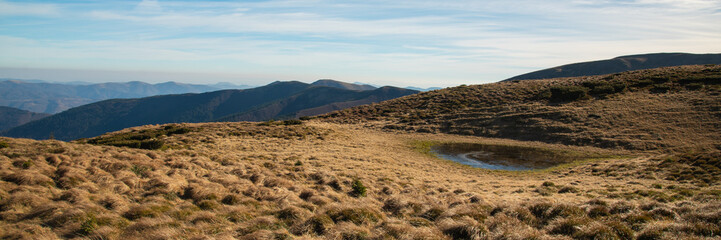 Panoramic view of idyllic mountain scenery in sunny day