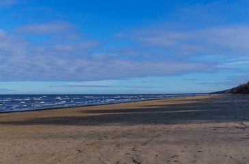 Fototapeta na wymiar Early spring on the coast of the Gulf of Riga in Jurmala. Latvia.