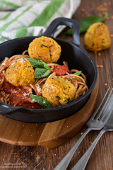 Pâte à la tomate et boulettes