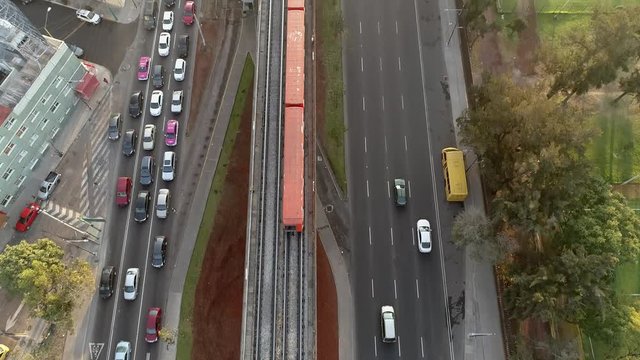 Toma aerea de avenidas y metro en la ciudad de Mexico
