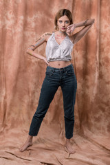 Obraz premium Nice good looking woman being confident in herself