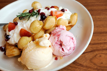 Waffle mix berries with ice cream.