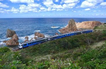 《五能線が走る風景》青森県深浦町