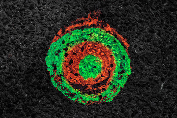 Farbtupfer auf Asphalt