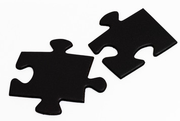 Schwarze Puzzleteile