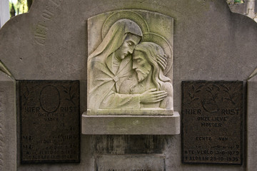 alter Grabstein in Holland