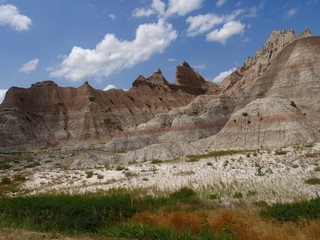 Fototapeta premium Rock formations and pinnacles at the Badlands National Park in South Dakota, USA.