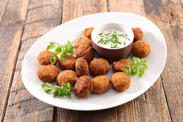 falafel with sauce