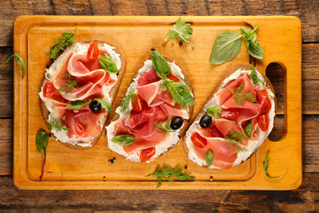 bread with cheese cream and prosciutto ham