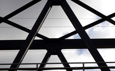 Eisenbahnbrücke Stahlkonstruktion über der Elbe