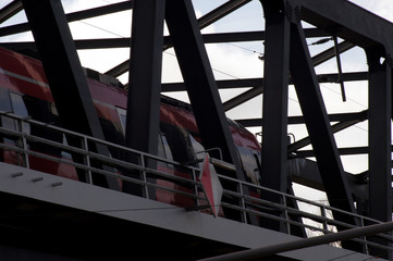 Eisenbahnbrücke Stahlkonstruktion über der Elbe