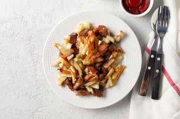 Crispy pan fried potatoes with pork, pickles and tomato ketchup sauce