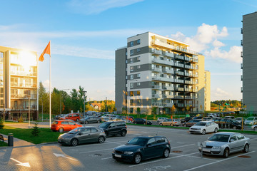 Obraz premium Apartment house residential building complex street parking sunset