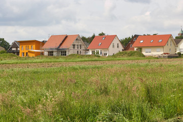 Neubau Siedlung. auf der grünen Wiese