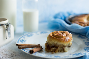 Cinnamon rolls and cinnamon sticks