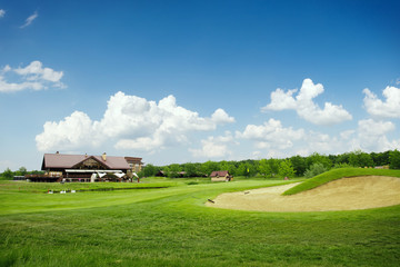 Obraz premium Grass and sand bunkers for golfing on golf course