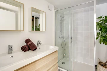 Fototapeten Salle de bain avec douche à l'italienne © kiwiedition