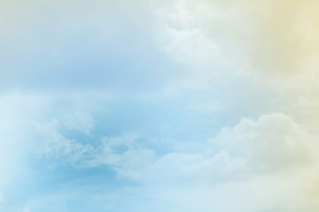 Obraz premium sun and cloud background with a pastel colored