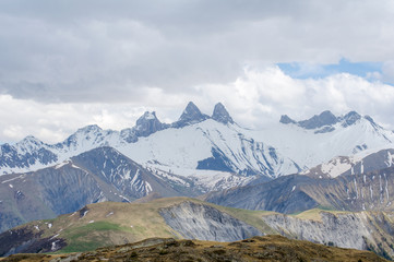 Fototapeta na wymiar mountains peaks in the alps
