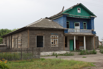 Fototapeta na wymiar old non-residential wooden house