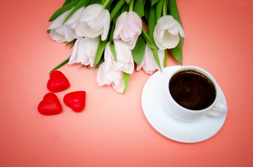 Fototapeta na wymiar white tulips with white coffee Cup on pink background