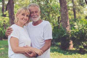 Obraz premium Happy old couple relax in the park.
