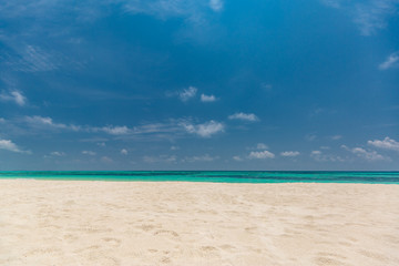 Obraz premium Empty tropical beach landscape. Beautiful sand and sea view. Calmness and inspirational concept