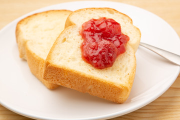 ストロベリージャムのトースト