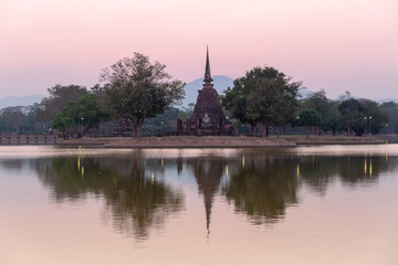 Fototapeta na wymiar Sunset over Wat Sa Si, Sukhothai Historical Park, Sukhothai, Thailand