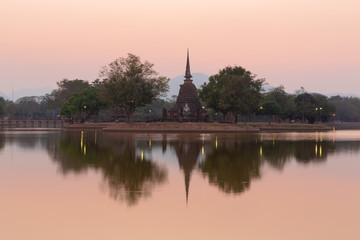Naklejka na ściany i meble Sunset over Wat Sa Si, Sukhothai Historical Park, Sukhothai, Thailand