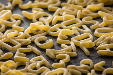 Buchstabennudeln nahaufnahme