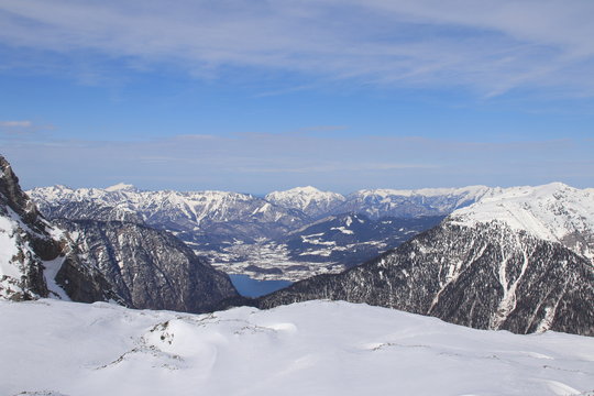 Bergpanorama mit Aussicht auf den Hallstattersee in &Ouml;sterreich
