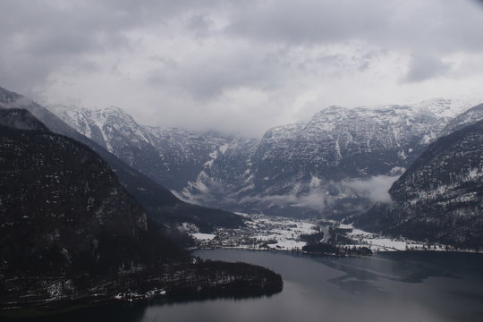 Bergpanorama mit Aussicht auf Hallstatt in &Ouml;sterreich