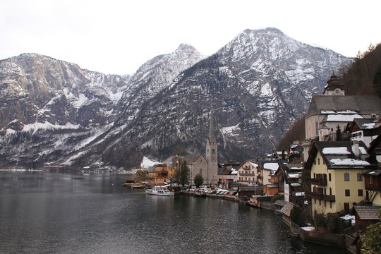 Hallstatt und Halstatter See in &Ouml;sterreich mit Bergpanorama