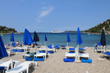 Fototapeta na wymiar The beach on the Lapad Peninsula of Croatia