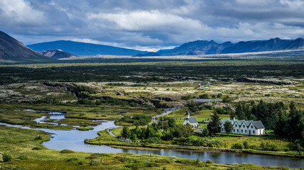 Fototapeta na wymiar landscape view of mountains and lake in Iceland